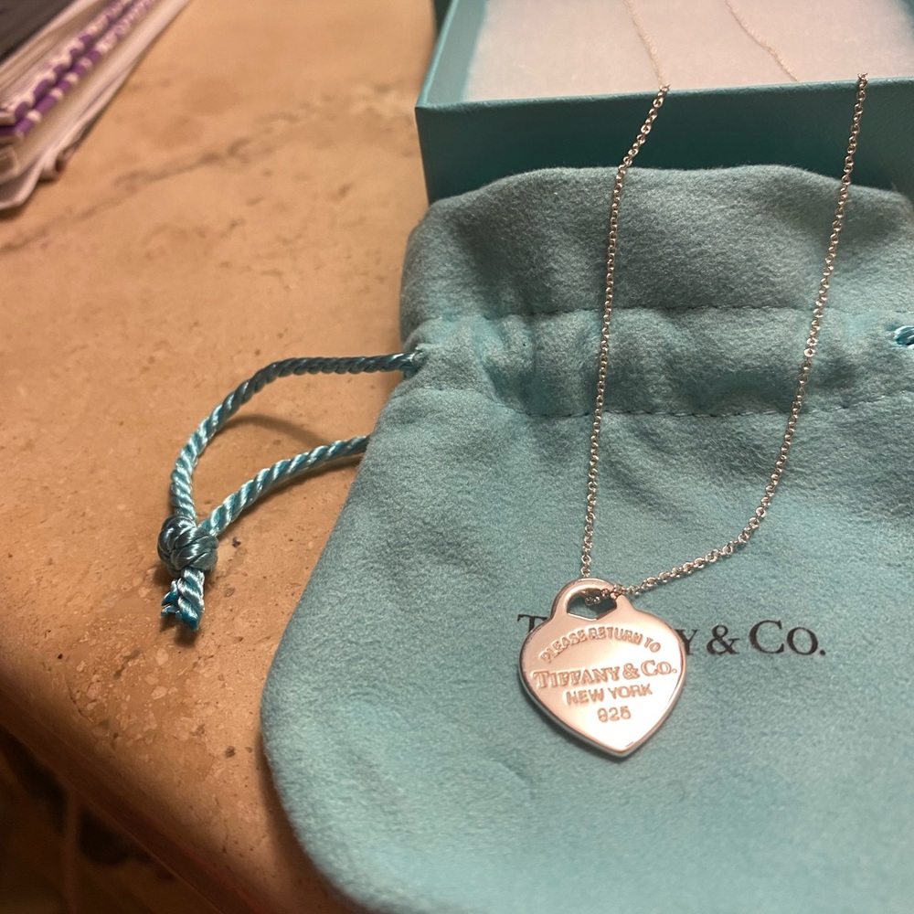 /New Tiffany Sterling silver tag necklace. Online in store 350.